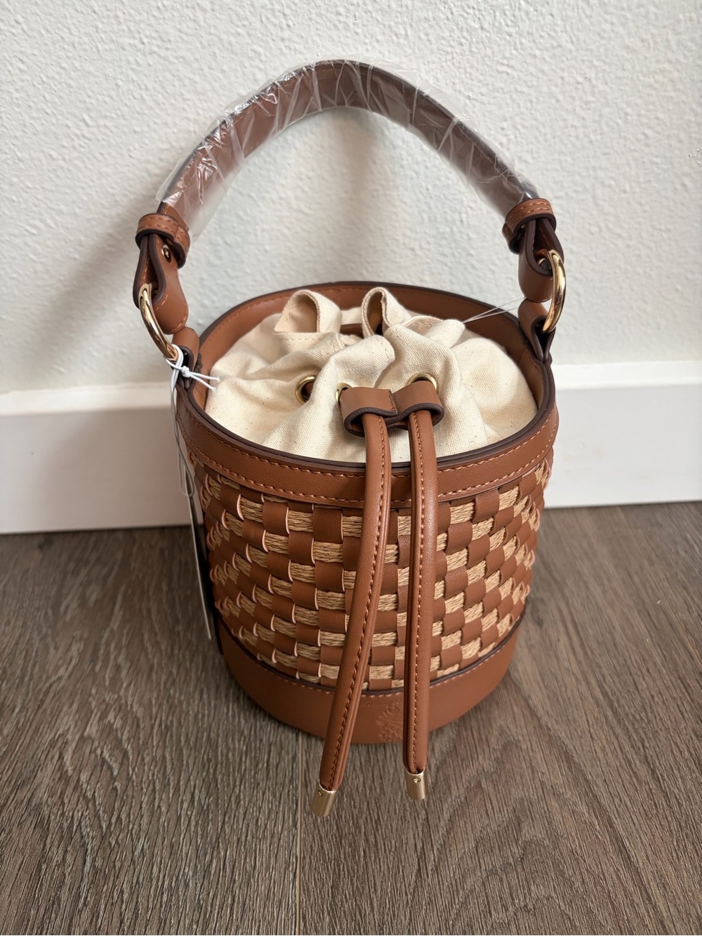 Tommy Bahama NWT Woven Straw & Leather Bucket Bag with Crossbody Strap